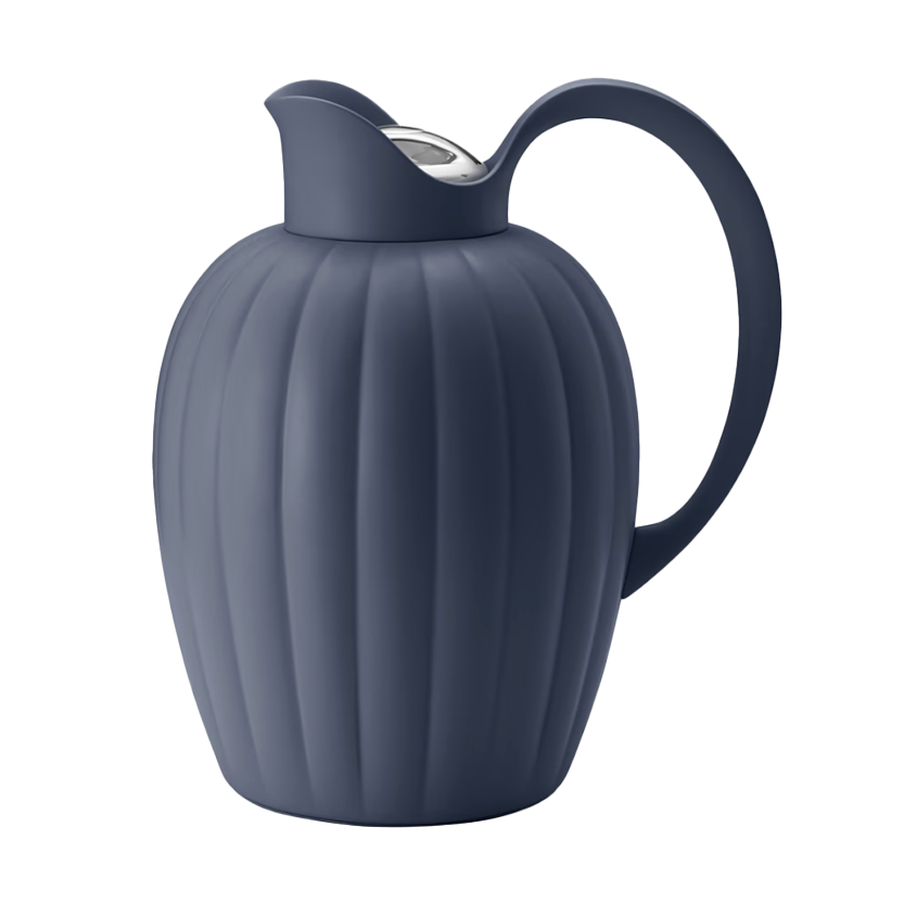 BERNADOTTE THERMO JUG BLUE PP & ABS PLASTIC, 33.8 OZ - GEORG JENSEN - Compralo en CorinneRegalos.com