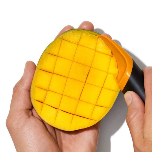 MANGO SLICER WITH SCOOP - OXO - Compralo en CorinneRegalos.com