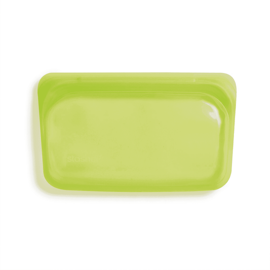 SMALL REUSABLE SILICON BAG FOR SNACK LIME GREEN - QUIENES SOMOS, S.A. / STASHER - Compralo en CorinneRegalos.com