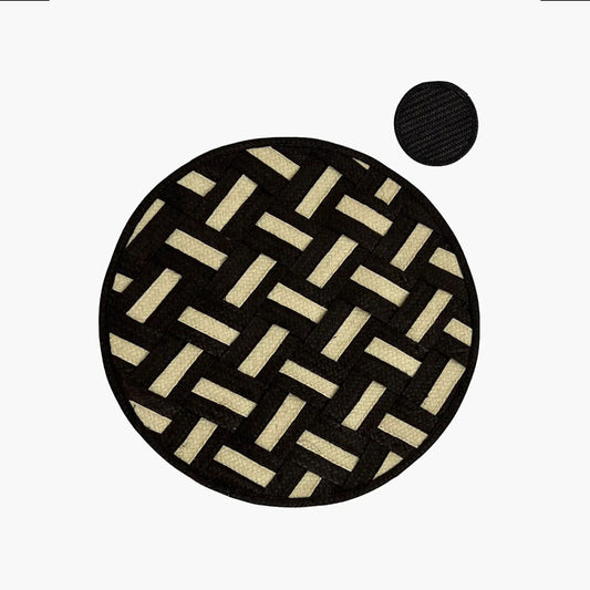 ZENU PLACEMATS AND COASTERS SET OF 4, BRAID B/W - ADRIANA CASTRO - Compralo en CorinneRegalos.com