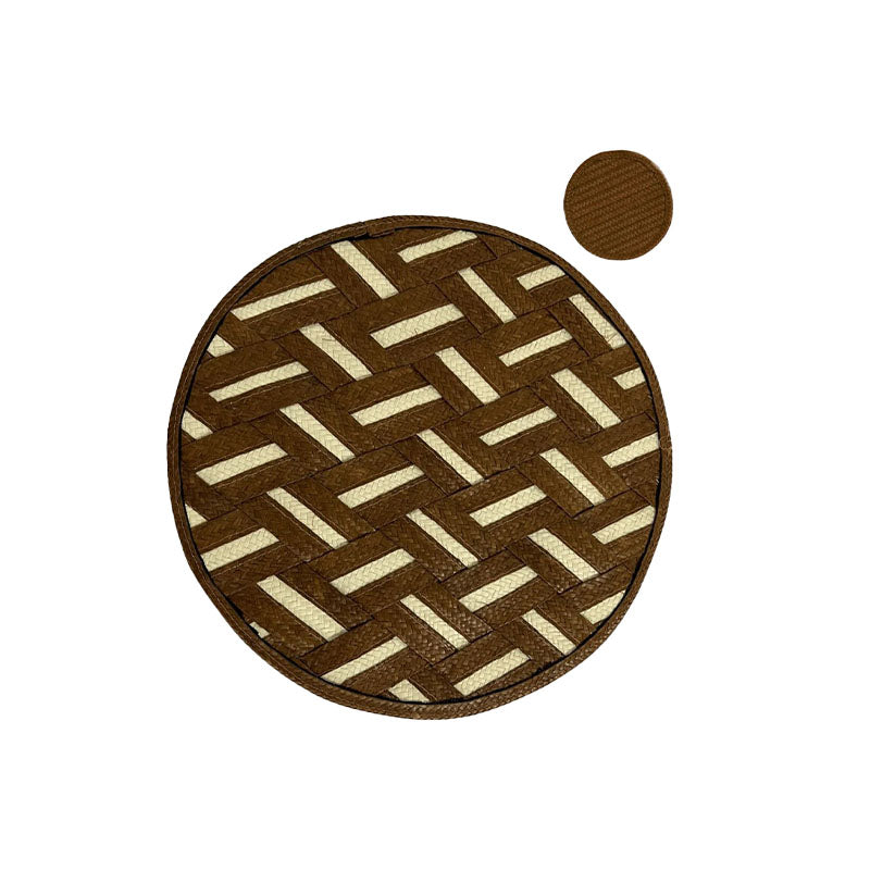 ZENU AND COASTERS, SET OF 4, BRAID COLONIAL BROWN/ CREME - ADRIANA CASTRO - Compralo en CorinneRegalos.com