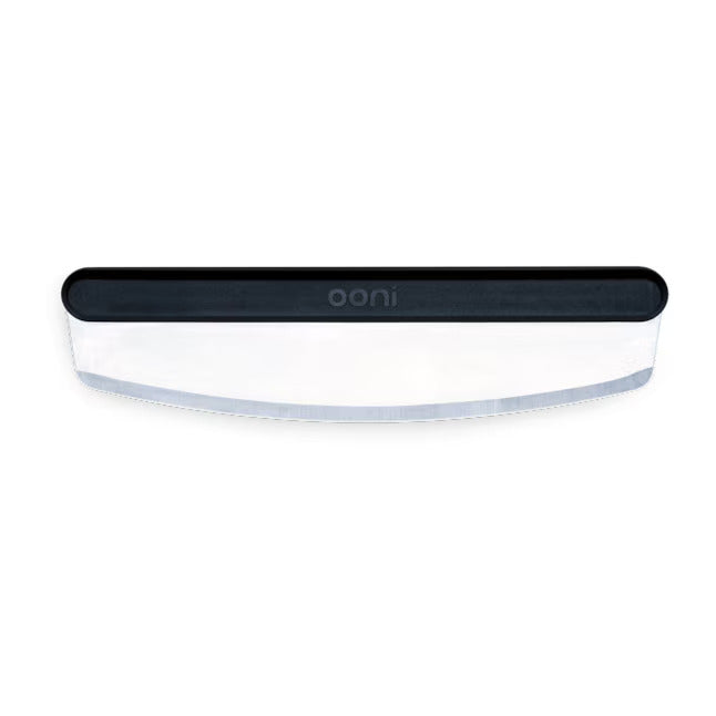 CORTADOR CON CUCHILLA OSCILANTE PARA PIZZAS OONI - OONI - Compralo en CorinneRegalos.com